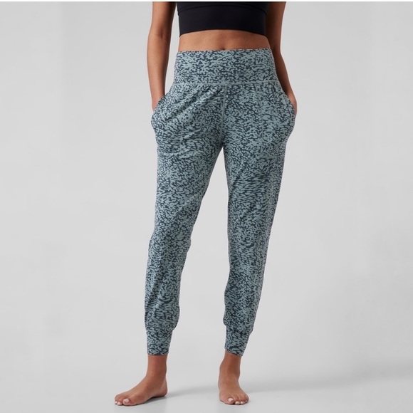 Athleta Salutation Jogger - Picture 1 of 5
